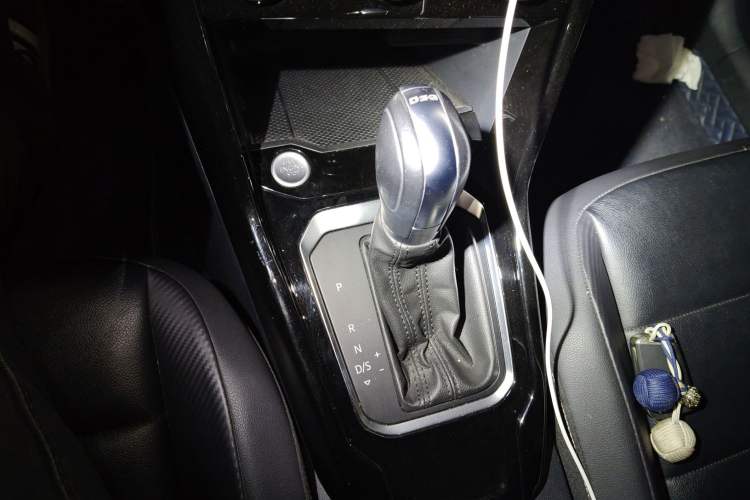 Used Volkswagen T-ROC 2018 280TSI DSG Two-Wheel Drive Comfort Version China VI Standard Gear Lever