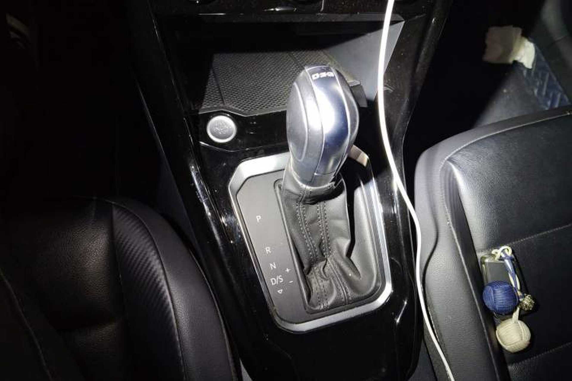 Used Volkswagen T-ROC 2018 280TSI DSG Two-Wheel Drive Comfort Version China VI Standard Gear Lever