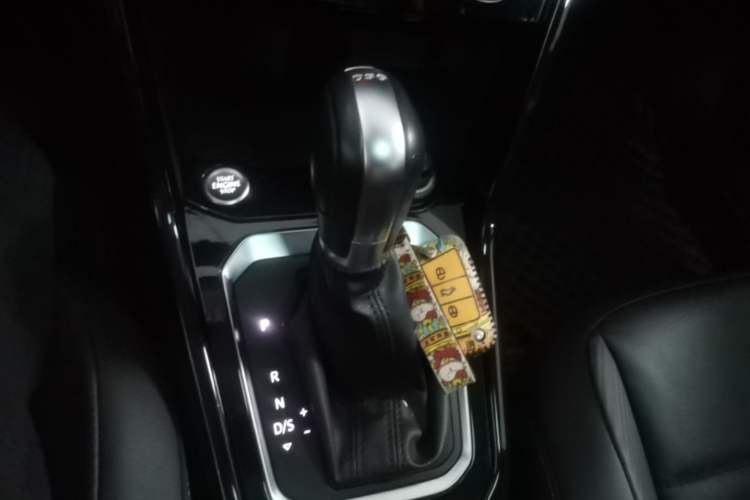 Used Volkswagen T-ROC 2018 280TSI DSG Two-Wheel Drive Comfort Version China VI Standard Gear Lever