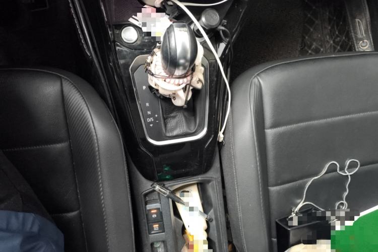 Used Volkswagen T-ROC 2018 280TSI DSG Two-Wheel-Drive Comfort Version China V Standard Gear Lever