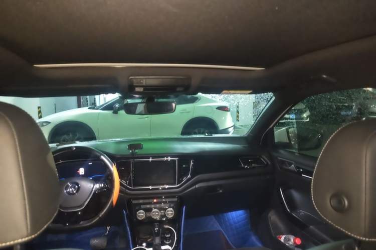 Used Volkswagen T-ROC 2018 280TSI DSG Two-Wheel-Drive Luxury Version China V Emission Standard Headliner