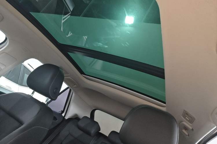 Used Volkswagen T-ROC 2018 280TSI DSG Two-Wheel Drive Comfort Version China VI Standard Headliner