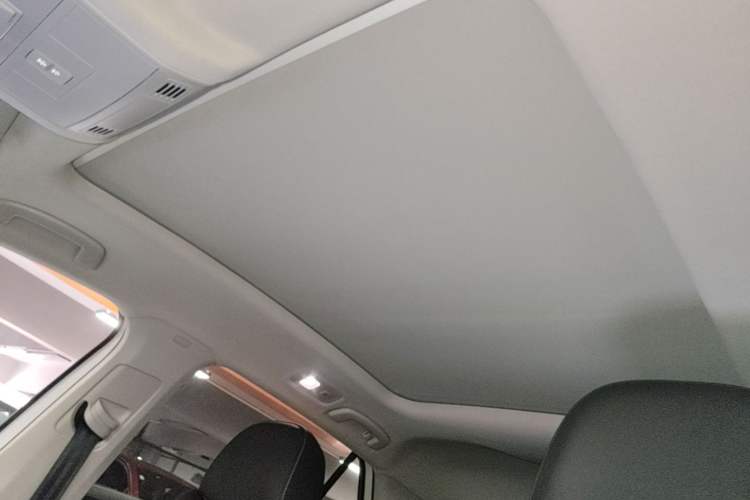 Used Volkswagen T-ROC 2018 280TSI DSG Two-Wheel-Drive Advanced Version China VI Standard Headliner