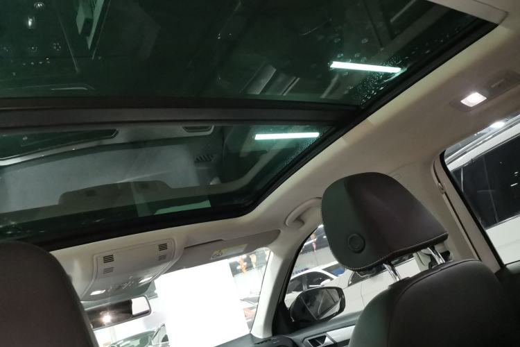 Used Volkswagen T-ROC 2018 280TSI DSG Two-Wheel Drive Advanced Version China V Emission Standard Headliner
