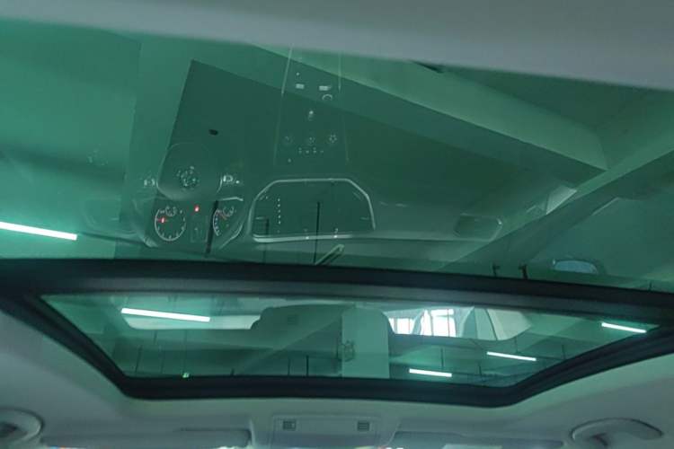 Used Volkswagen T-ROC 2018 230TSI DSG Two-Wheel Drive Advanced Version China V Standard Headliner