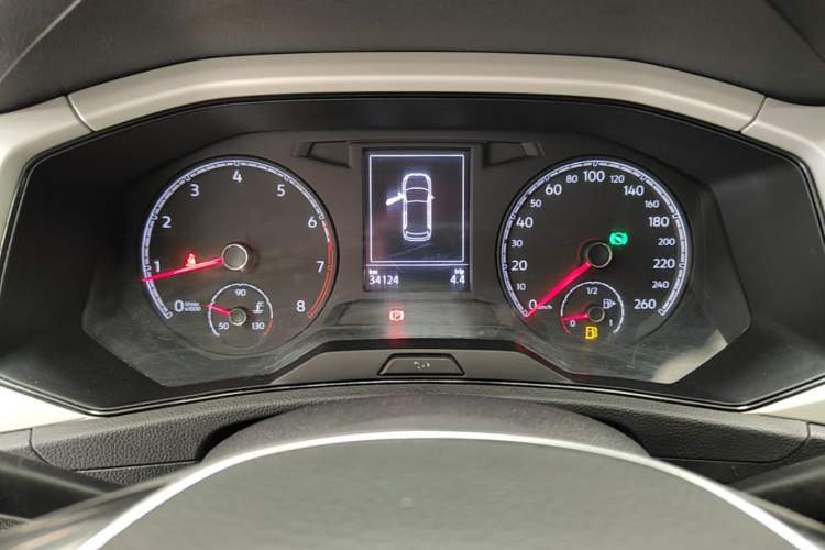 Used Volkswagen T-ROC 2018 230TSI DSG Two-Wheel Drive Fashion Edition China V Standard Instrument Cluster