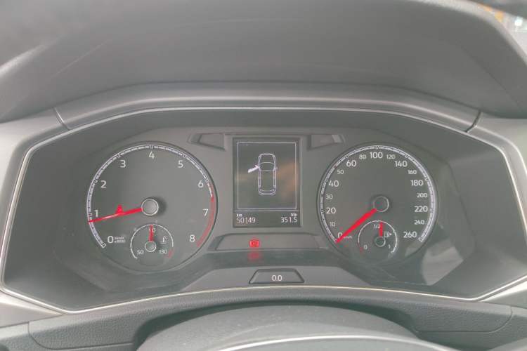 Used Volkswagen T-ROC 2018 280TSI DSG Two-Wheel-Drive Advanced Version China VI Standard Instrument Cluster