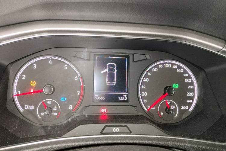 Used Volkswagen T-ROC 2018 280TSI DSG Two-Wheel-Drive Advanced Version China VI Standard Instrument Cluster