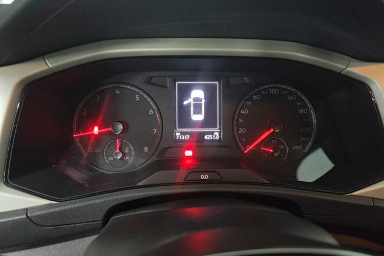Used Volkswagen T-ROC 2018 230TSI DSG Two-Wheel Drive Fashion Edition China V Standard Instrument Cluster