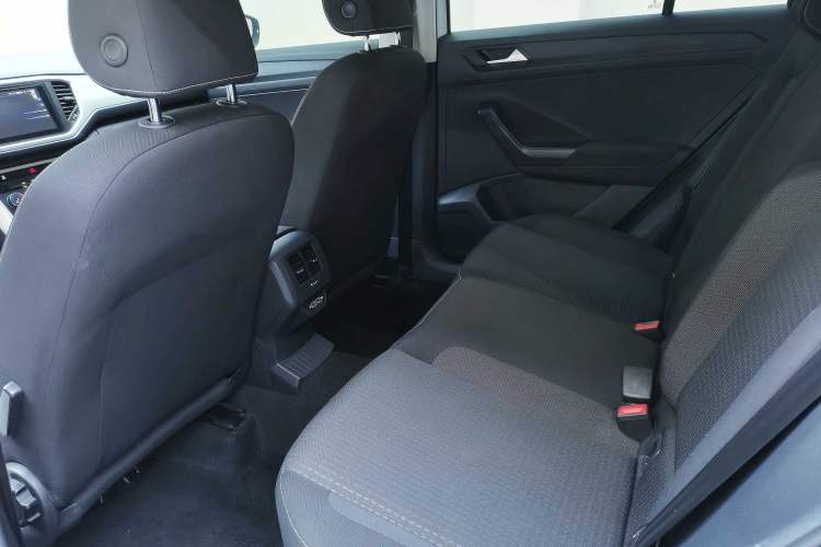 Used Volkswagen T-ROC 2018 230TSI DSG Two-Wheel Drive Fashion Edition China V Standard Interior 2