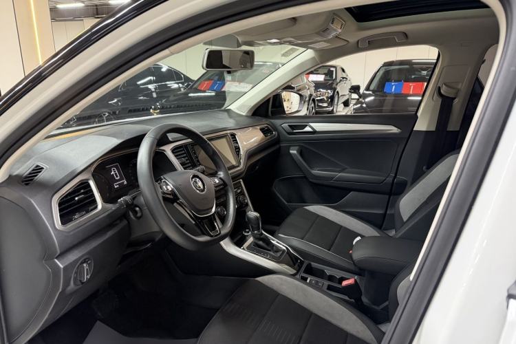 Used Volkswagen T-ROC 2018 280TSI DSG Two-Wheel Drive Advanced Version China V Emission Standard Interior 2