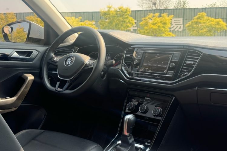 Used Volkswagen T-ROC 2018 280TSI DSG Two-Wheel-Drive Comfort Version China V Standard Interior 2