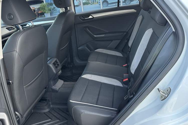 Used Volkswagen T-ROC 2018 230TSI DSG Two-Wheel Drive Advanced Version China V Standard Interior 2