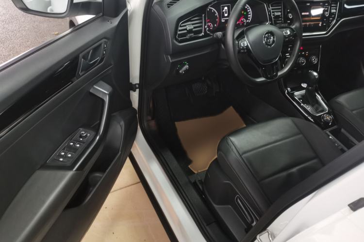 Used Volkswagen T-ROC 2018 280TSI DSG Four-Wheel Drive Comfort Version China V Standard Interior 3