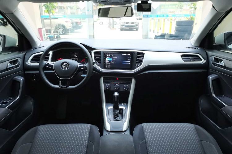Used Volkswagen T-ROC 2018 230TSI DSG Two-Wheel Drive Fashion Edition China V Standard Interior 3