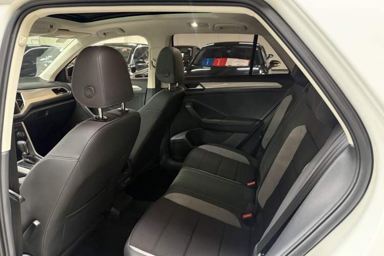 Used Volkswagen T-ROC 2018 280TSI DSG Two-Wheel Drive Advanced Version China V Emission Standard Interior 3