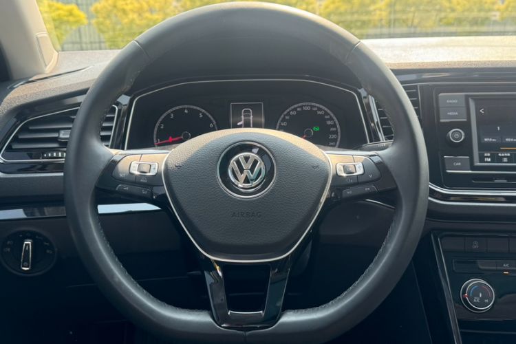Used Volkswagen T-ROC 2018 280TSI DSG Two-Wheel-Drive Comfort Version China V Standard Interior 3