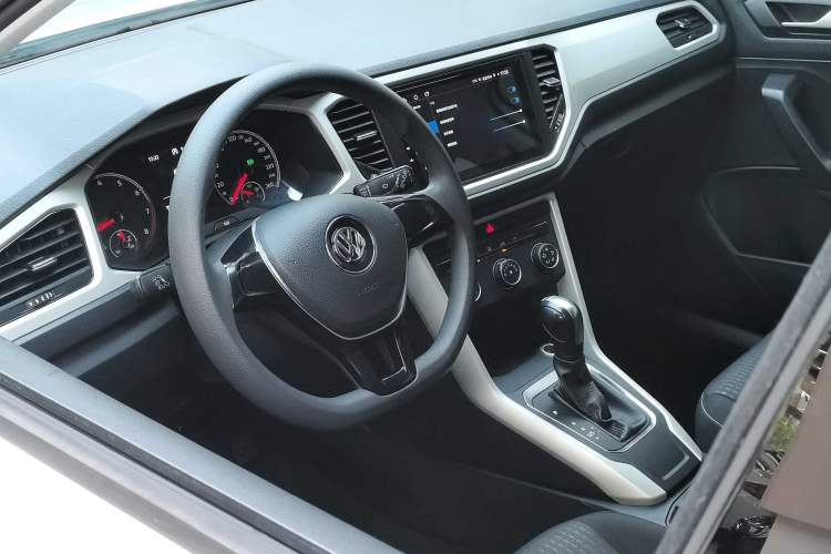 Used Volkswagen T-ROC 2018 230TSI DSG Two-Wheel Drive Fashion Edition China V Standard Interior 4