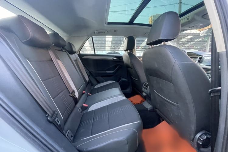 Used Volkswagen T-ROC 2018 230TSI DSG Two-Wheel Drive Advanced Version China V Standard Interior 6