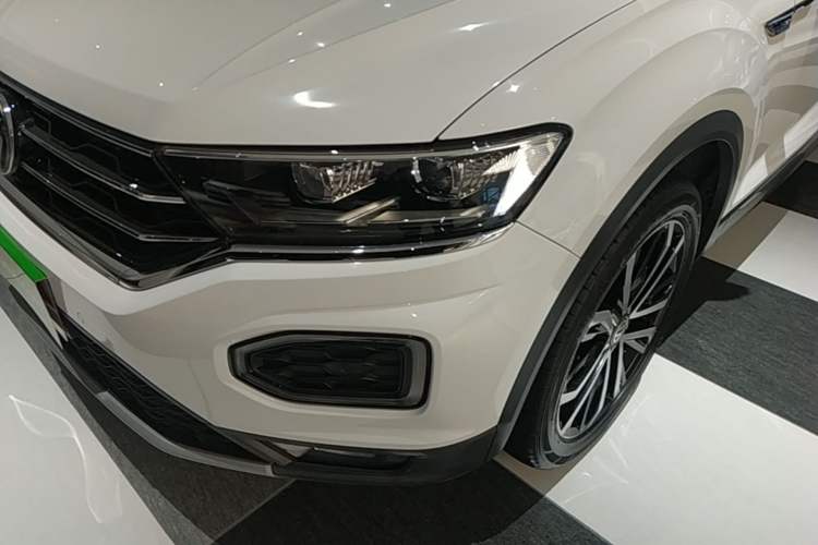 Used Volkswagen T-ROC 2018 280TSI DSG Two-Wheel-Drive Luxury Version China V Emission Standard Left Front Headlight