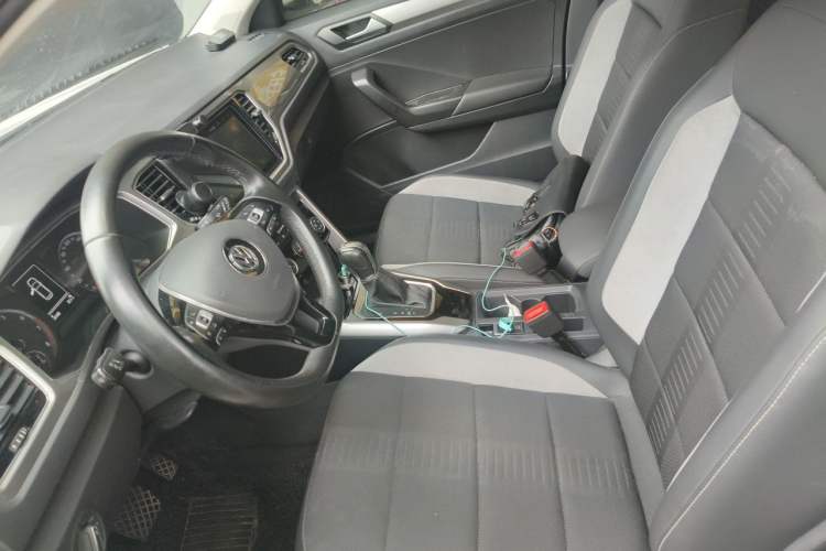 Used Volkswagen T-ROC 2018 280TSI DSG Two-Wheel-Drive Advanced Version China VI Standard Left Front Seat