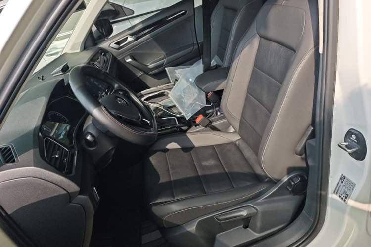 Used Volkswagen T-ROC 2018 280TSI DSG Two-Wheel-Drive Comfort Version China V Standard Left Front Seat