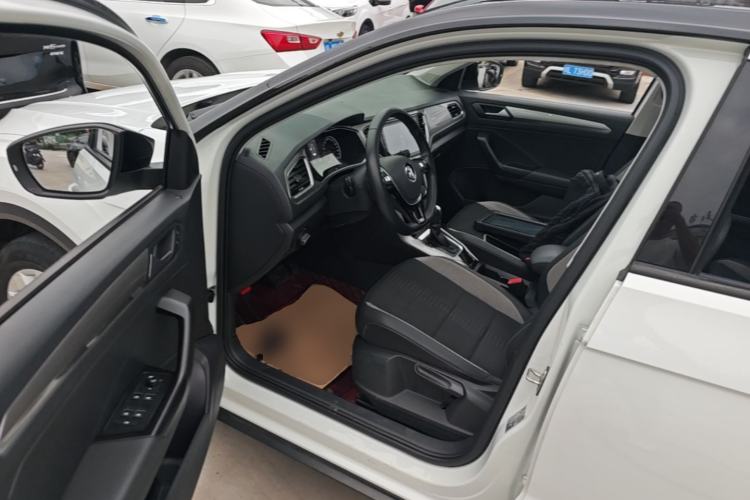 Used Volkswagen T-ROC 2018 230TSI DSG Two-Wheel Drive Advanced Version China VI Standard Left Front Seat