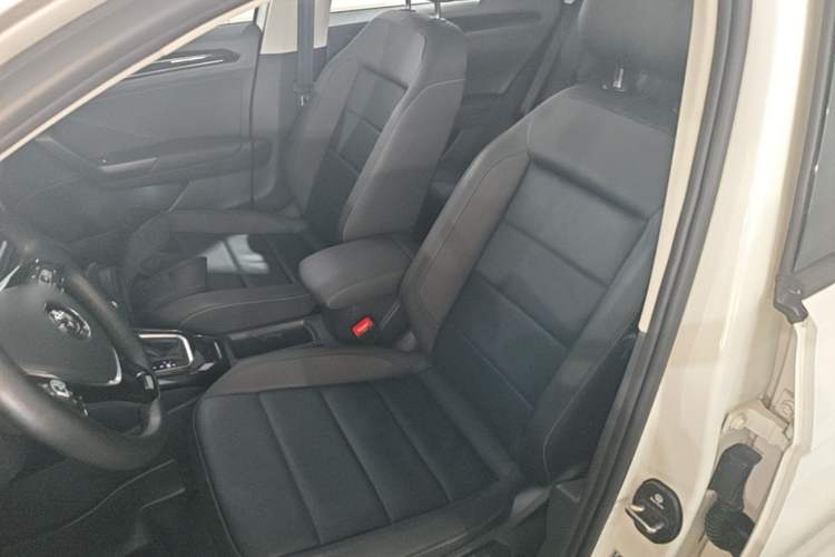 Used Volkswagen T-ROC 2018 280TSI DSG Two-Wheel Drive Comfort Version China VI Standard Left Front Seat