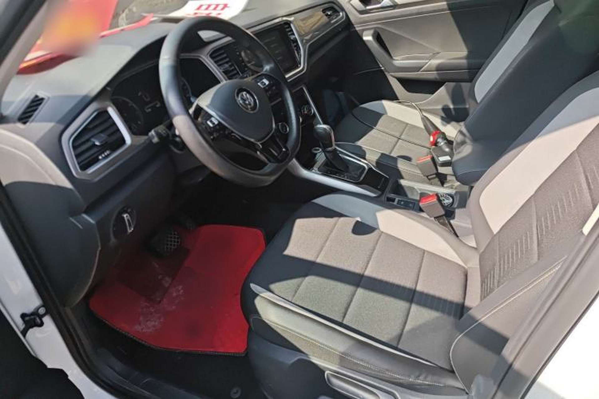 Used Volkswagen T-ROC 2018 280TSI DSG Two-Wheel Drive Advanced Version China V Emission Standard Left Front Seat