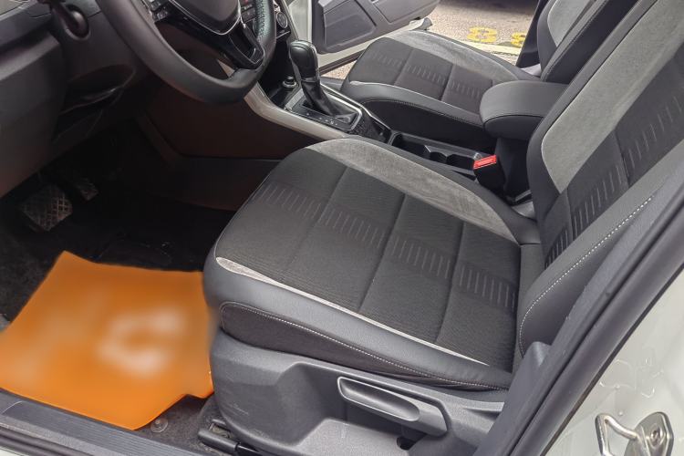 Used Volkswagen T-ROC 2018 280TSI DSG Two-Wheel Drive Advanced Version China V Emission Standard Left Front Seat
