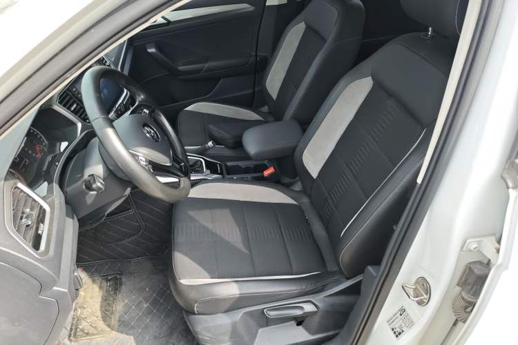 Used Volkswagen T-ROC 2018 230TSI DSG Two-Wheel Drive Advanced Version China V Standard Left Front Seat