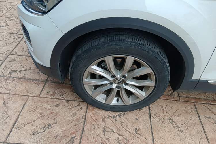 Used Volkswagen T-ROC 2018 280TSI DSG Two-Wheel Drive Advanced Version China V Emission Standard Left Front Wheel Hub