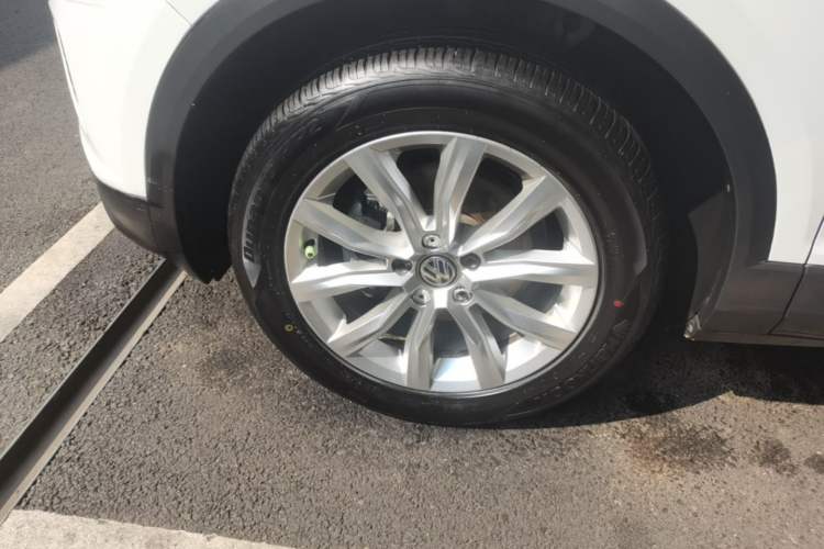 Used Volkswagen T-ROC 2018 280TSI DSG Two-Wheel Drive Advanced Version China V Emission Standard Left Front Wheel Hub
