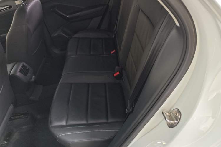 Used Volkswagen T-ROC 2018 280TSI DSG Two-Wheel-Drive Comfort Version China V Standard Left Rear Seat