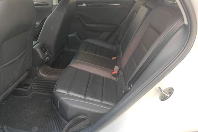 Used Volkswagen T-ROC 2018 280TSI DSG Two-Wheel-Drive Comfort Version China V Standard Left Rear Seat