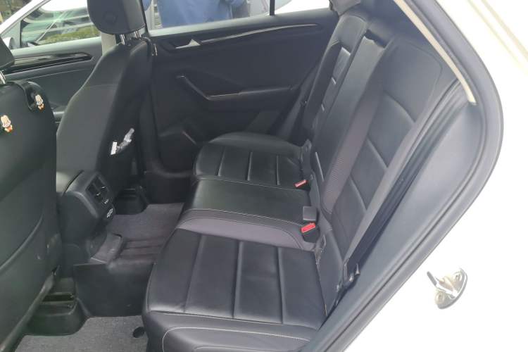 Used Volkswagen T-ROC 2018 280TSI DSG Two-Wheel-Drive Comfort Version China V Standard Left Rear Seat