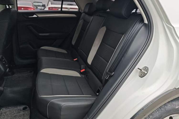 Used Volkswagen T-ROC 2018 230TSI DSG Two-Wheel Drive Advanced Version China V Standard Left Rear Seat