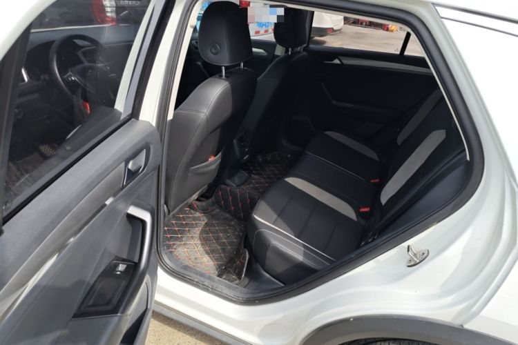 Used Volkswagen T-ROC 2018 230TSI DSG Two-Wheel Drive Advanced Version China V Standard Left Rear Seat