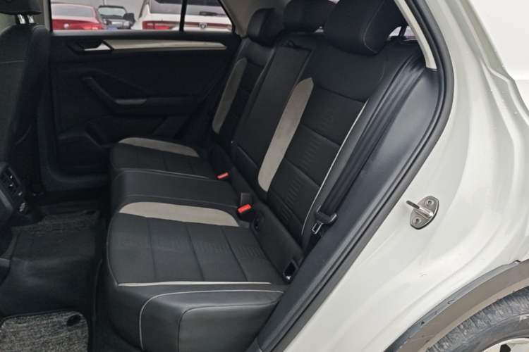 Used Volkswagen T-ROC 2018 230TSI DSG Two-Wheel Drive Advanced Version China V Standard Left Rear Seat
