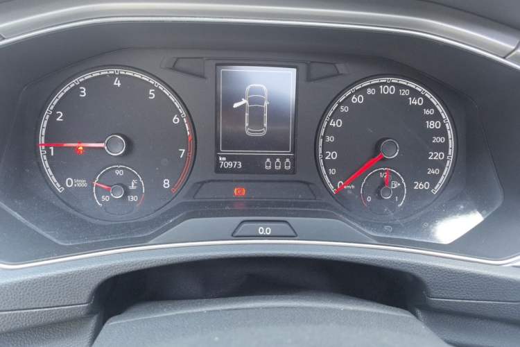 Used Volkswagen T-ROC 2018 280TSI DSG Two-Wheel Drive Advanced Version China V Emission Standard Odometer Close Up