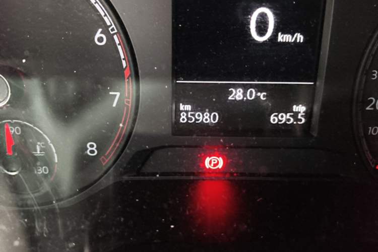 Used Volkswagen T-ROC 2018 280TSI DSG Two-Wheel-Drive Comfort Version China V Standard Odometer Close Up