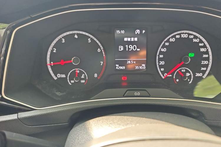 Used Volkswagen T-ROC 2018 280TSI DSG Two-Wheel-Drive Comfort Version China V Standard Odometer Close Up