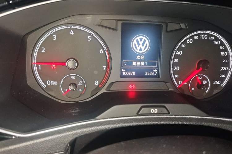 Used Volkswagen T-ROC 2018 280TSI DSG Two-Wheel-Drive Comfort Version China V Standard Odometer Close Up