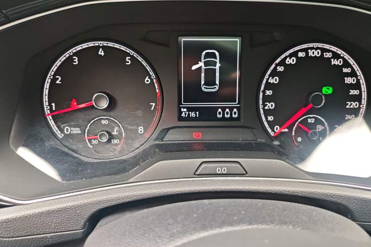 Used Volkswagen T-ROC 2018 280TSI DSG Two-Wheel-Drive Comfort Version China V Standard Odometer Close Up