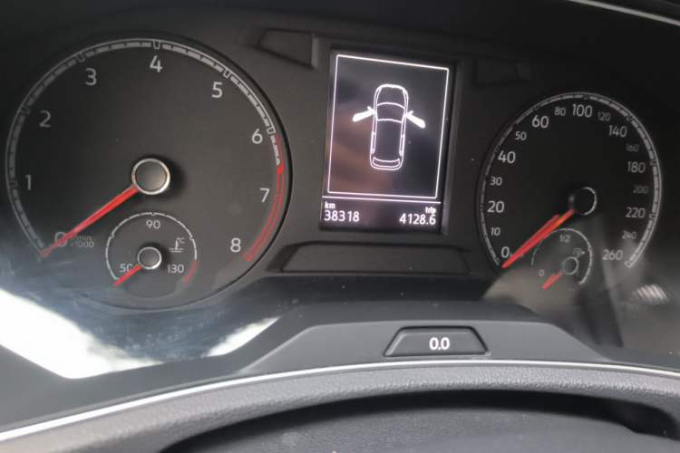 Used Volkswagen T-ROC 2018 280TSI DSG Two-Wheel-Drive Comfort Version China V Standard Odometer Close Up