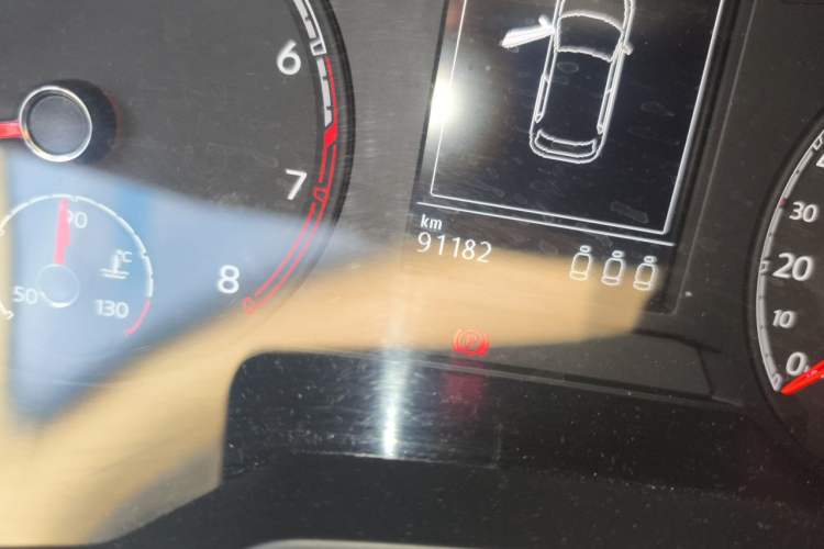 Used Volkswagen T-ROC 2018 280TSI DSG Two-Wheel-Drive Comfort Version China V Standard Odometer Close Up