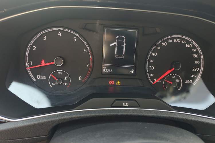 Used Volkswagen T-ROC 2018 280TSI DSG Two-Wheel-Drive Comfort Version China V Standard Odometer Close Up