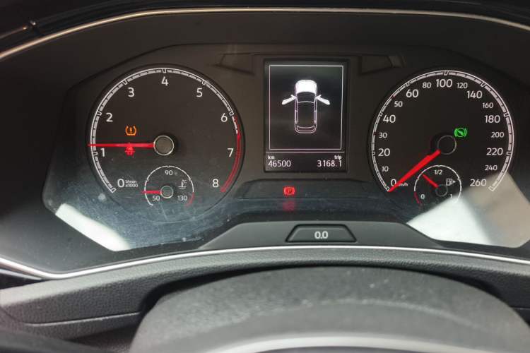 Used Volkswagen T-ROC 2018 280TSI DSG Two-Wheel-Drive Comfort Version China V Standard Odometer Close Up