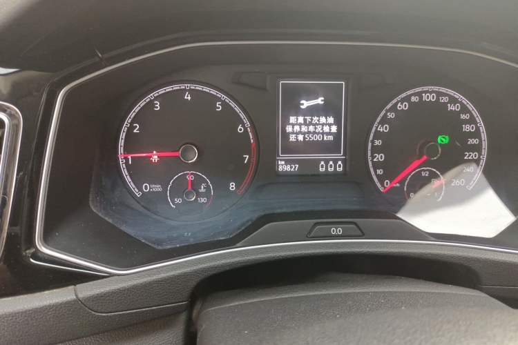 Used Volkswagen T-ROC 2018 280TSI DSG Two-Wheel-Drive Comfort Version China V Standard Odometer Close Up