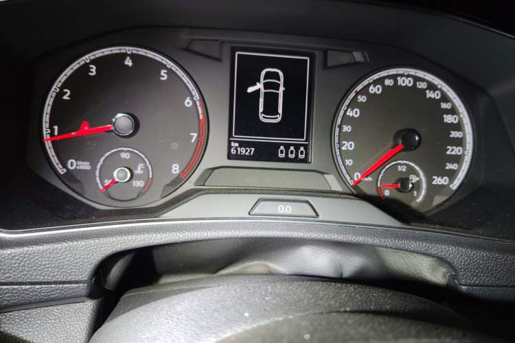 Used Volkswagen T-ROC 2018 280TSI DSG Two-Wheel Drive Comfort Version China VI Standard Odometer Close Up
